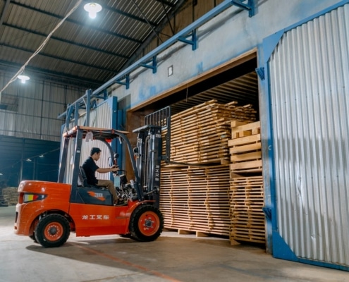 Maximising Efficiency with a Forklift Driver for Hire